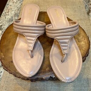 Metro Elegant Beige Leather Small Heeled Sandals. Size 8.5